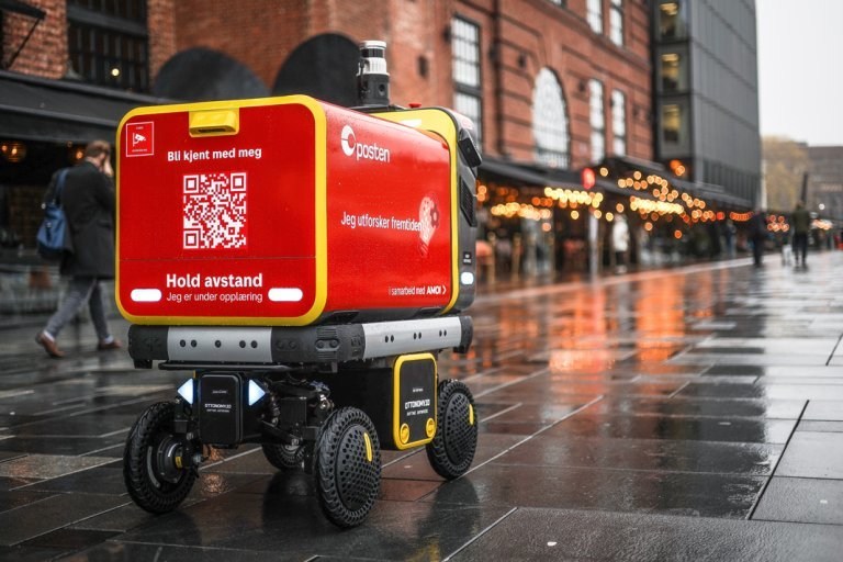 Ottobot making first-mile deliveries in Oslo.