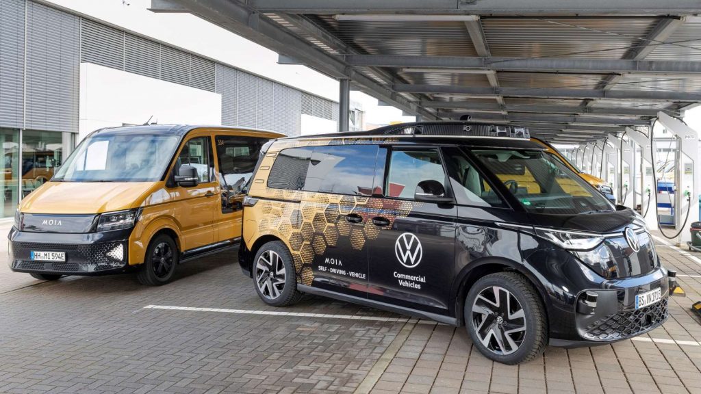 MOIA's mobility service uses VW vehicles like the ID.Buzz AV (right).